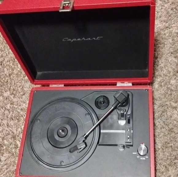 Capehart portable vinyl record player - Picture 2 of 6